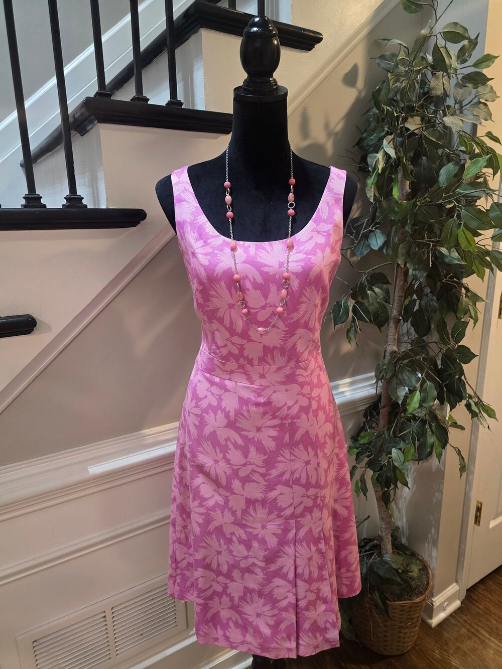 Ann Taylor Sheath Dress Womens SZ 8 Pink Floral Pleat Knee Scoop Neck Sleeveless